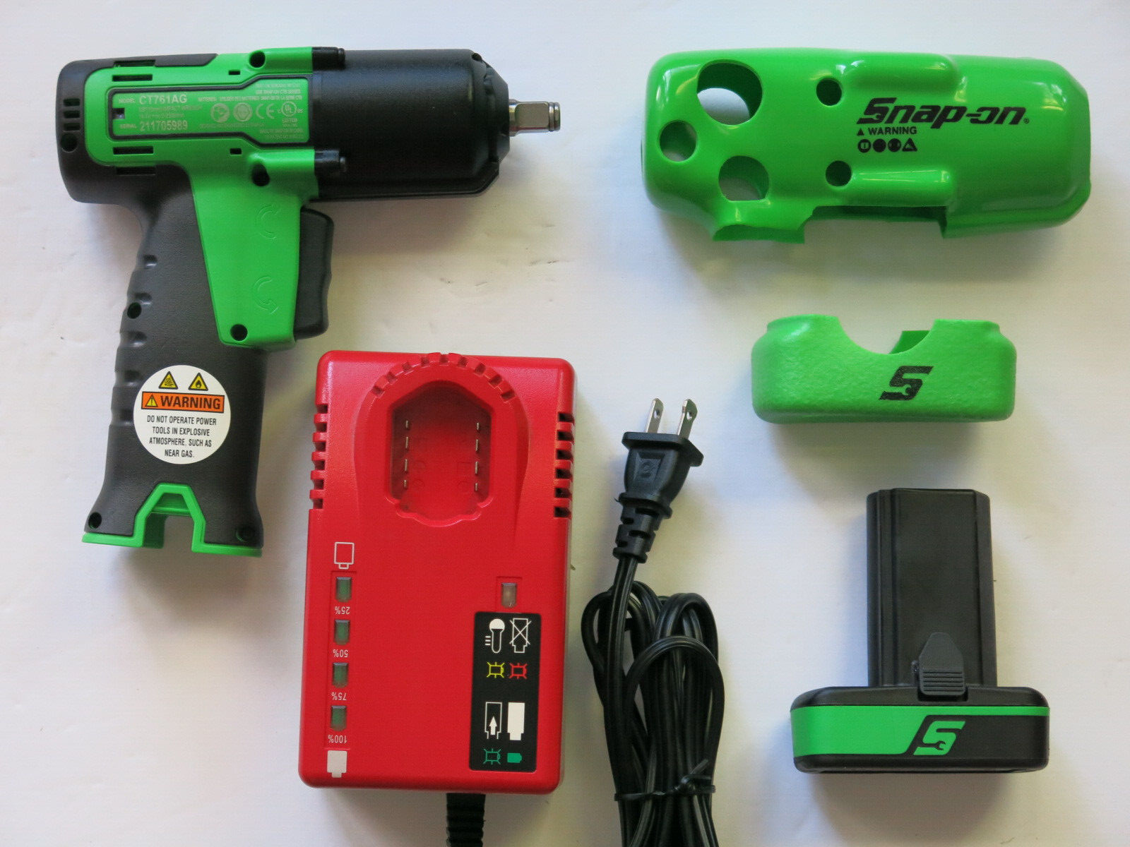 Snap-On CT761 CT761AG Impact Wrench 3/8" 14.4v Cordless Battery & Charger Set