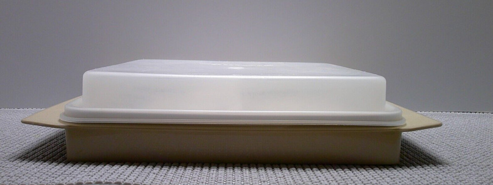 Vintage Tupperware Tan Deviled Egg Keeper/Carrier 723-1 base 722-1 top