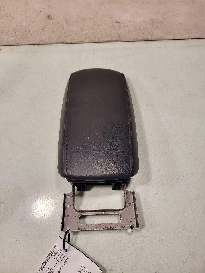 COROLLA 2023 CONSOL ARMREST
