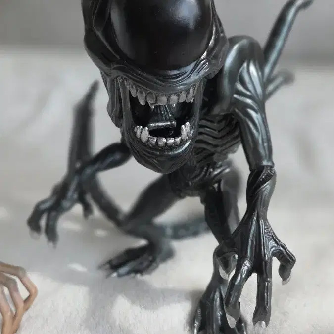 ThreeB AVP-R Alien Figure Unopened