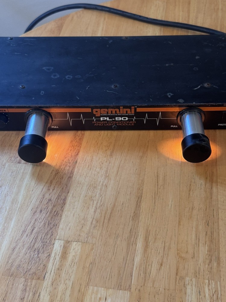 Gemini PL-90 Rack Mount Power Conditioner and Light Module (Outlets do not work)
