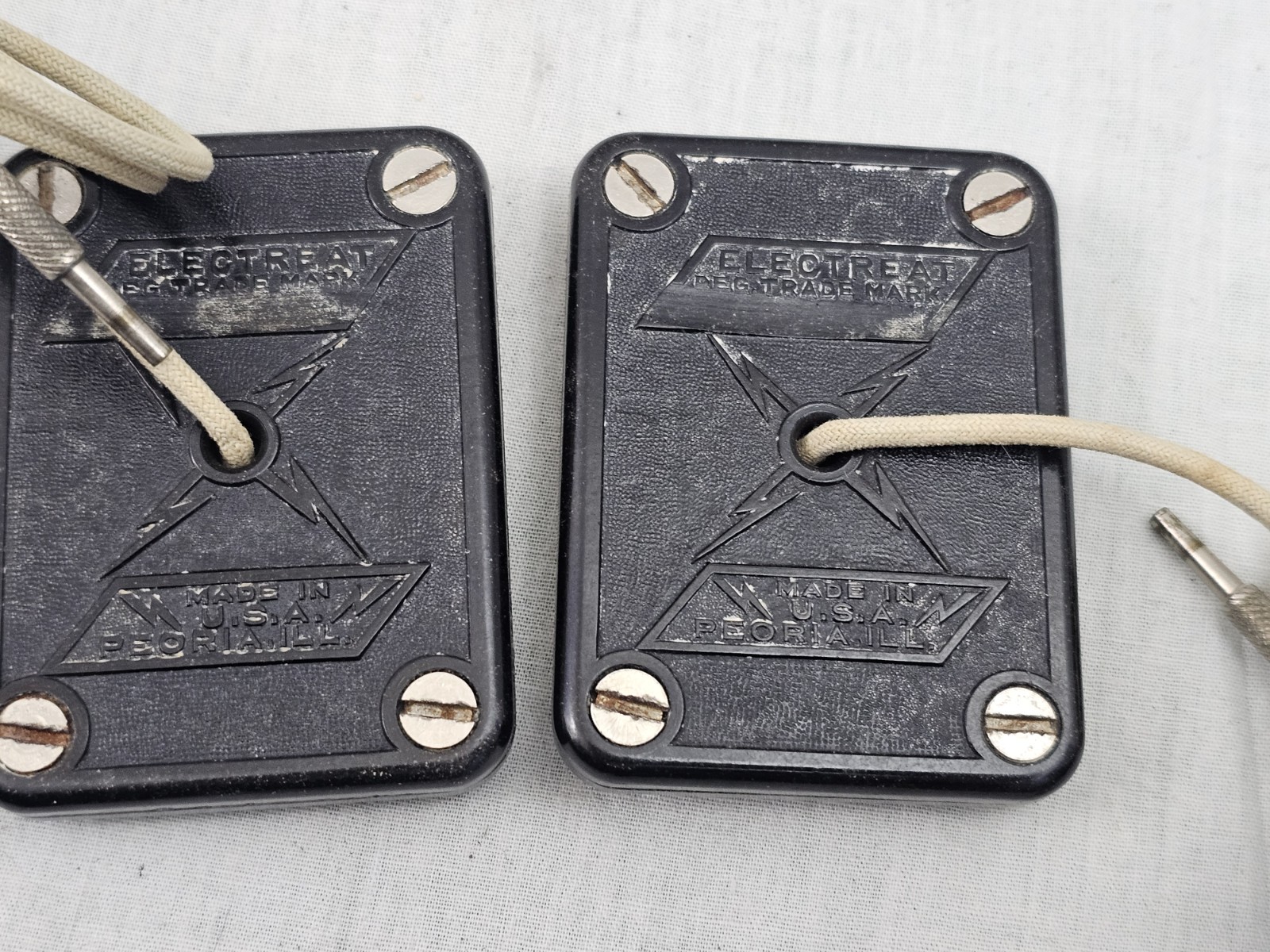 VINTAGE ELECTREAT PAIN RELIEF MASSAGER THERAPY KIT WITH EXTRAS