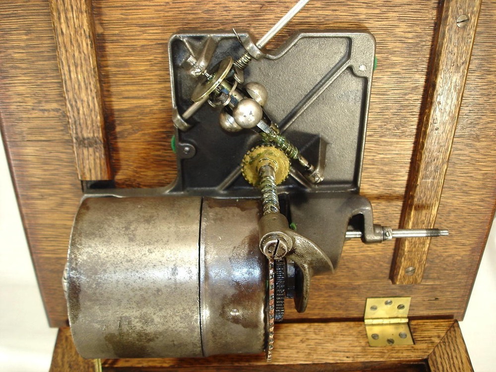 Victor V Phonograph