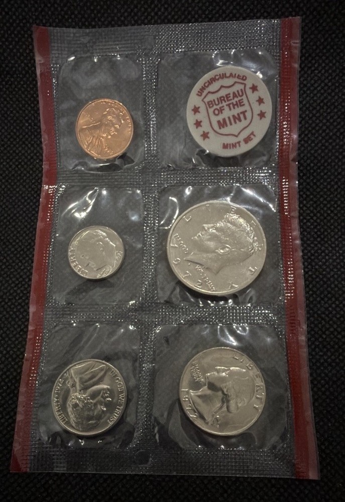 ** 1972 D US Mint Set - 5  Coins - Includes Vintage Mint Token! **