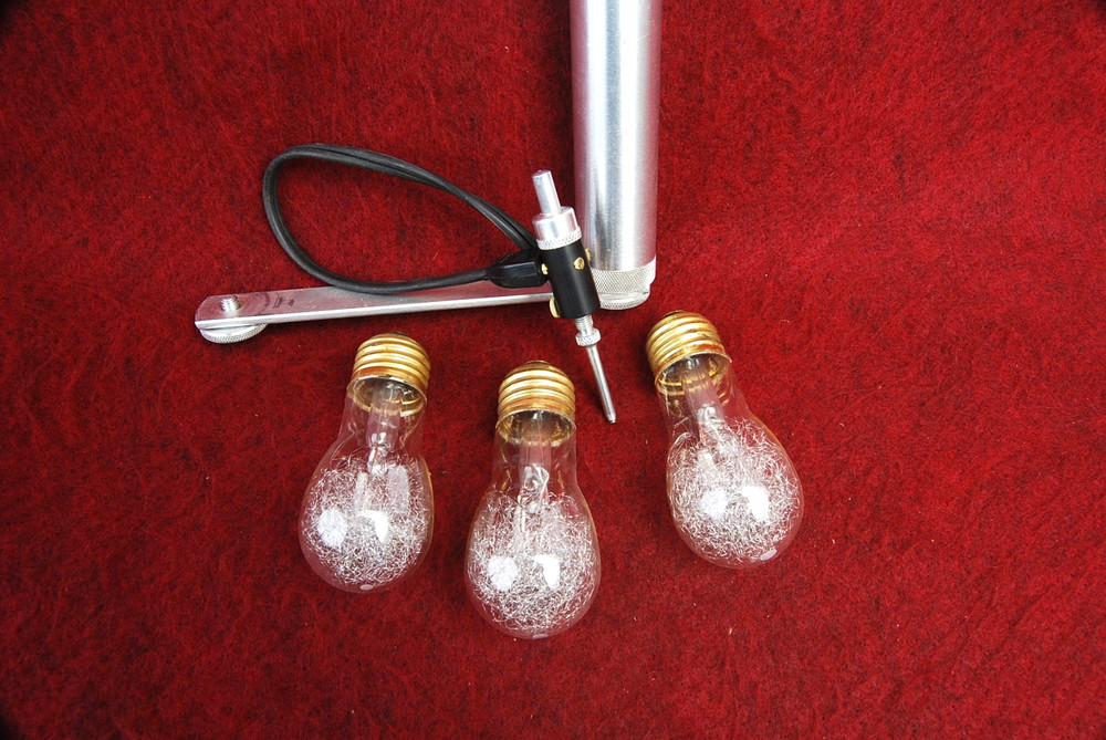 C.O.C. UNIVERSAL FLASH GUN WITH BULBS