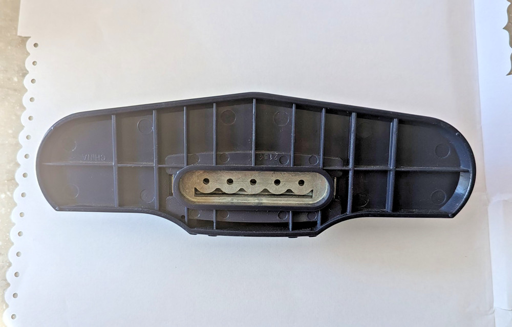 Fiskars Threading Water Continuous Border Punch Circles Dots Scallop