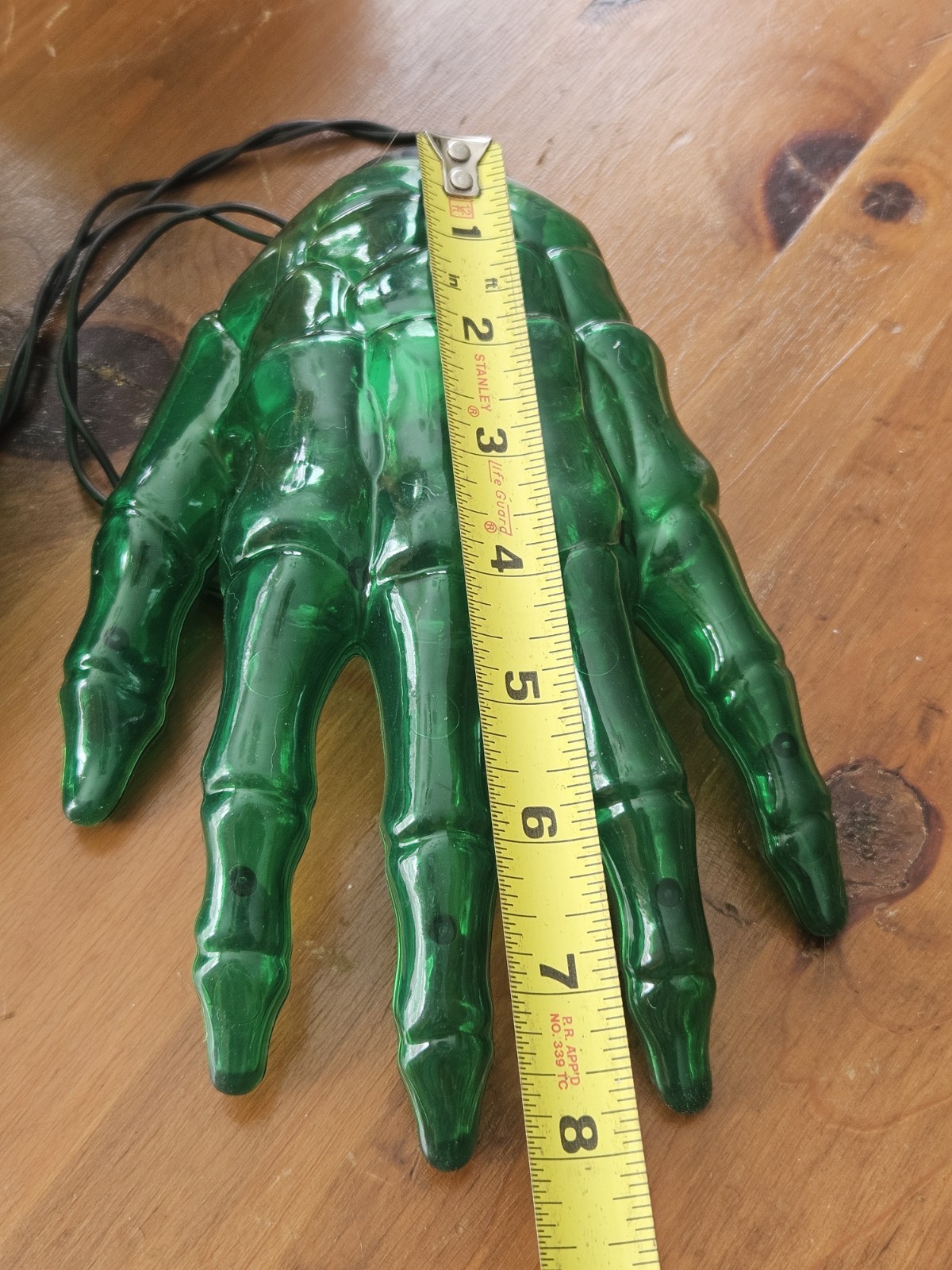 VTG Working Halloween Series Light Up Skull W Hands 3 Piece Clear Green