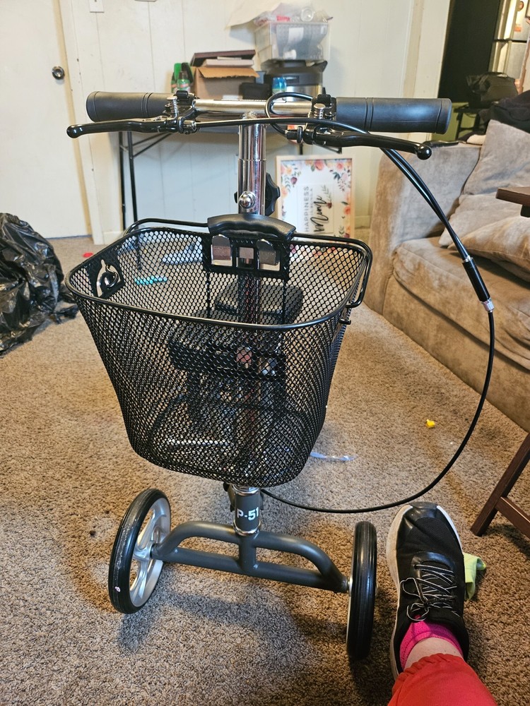 Drive Medical 796 Steerable Knee Walker