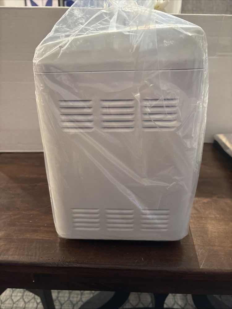 Breadman Ultimate Bread Machine Maker NEW TR2200C Open Box Never Used.