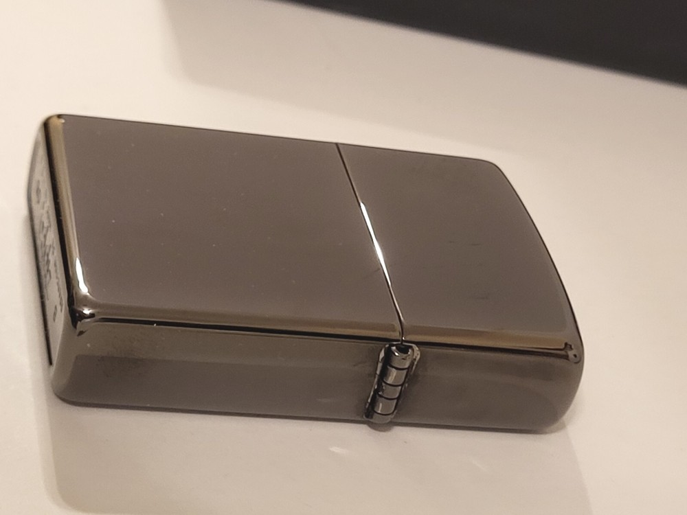 ZIPPO 2003 Polished Retired Chrome Wolve Zippo Lighter