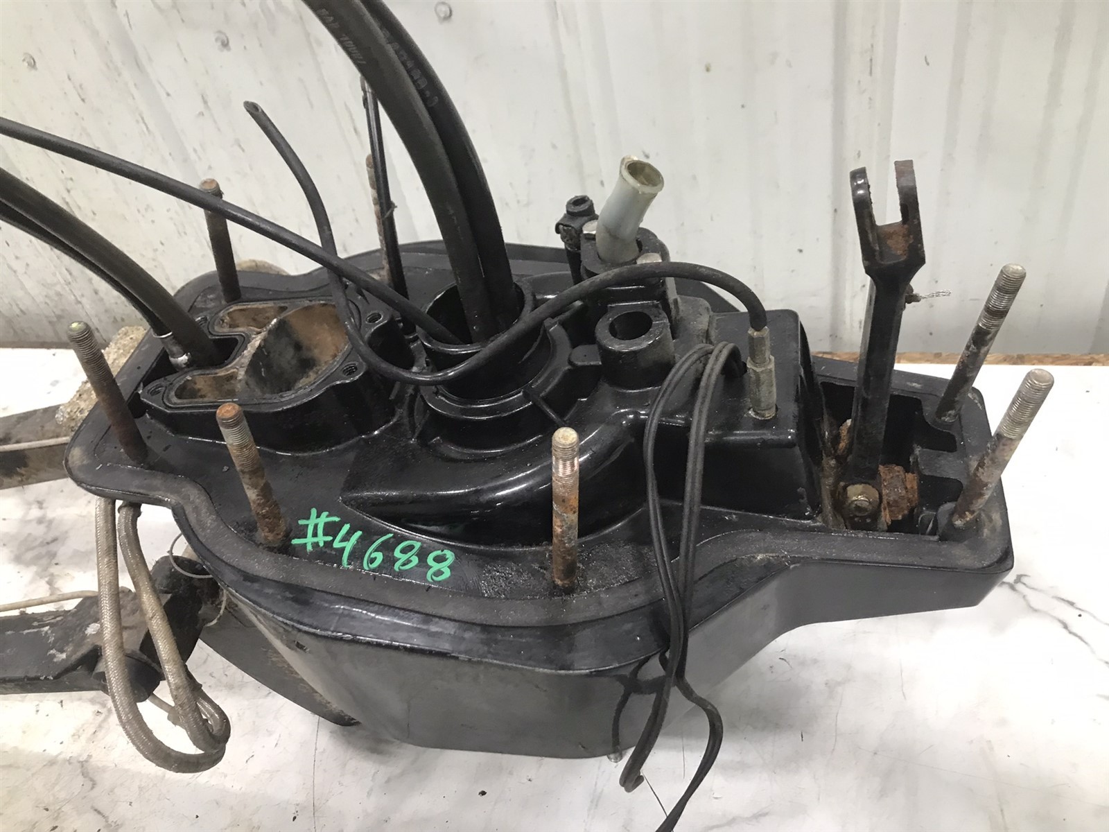 MerCruiser Alpha 1 Gen 2 out drive mount gimbal housing & hydraulic cylinders