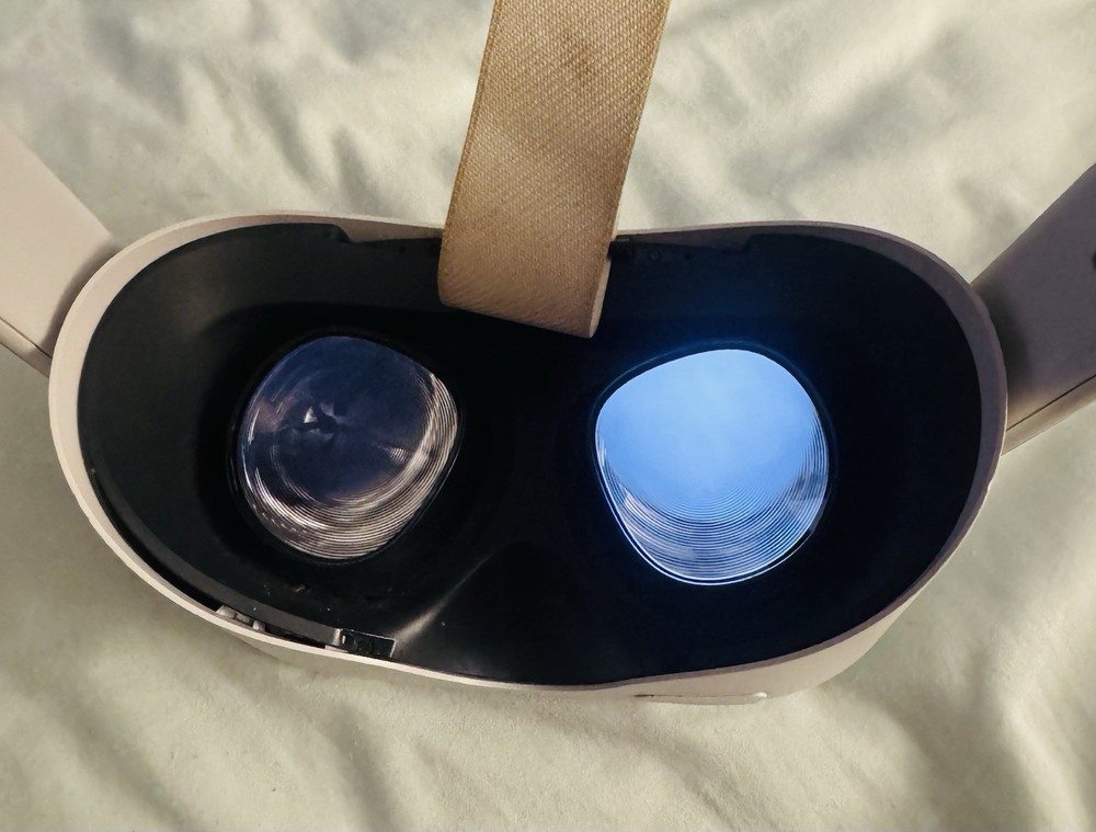 Meta Quest 2 VR - Headset Only, Missing Face Cushion, Some Damage, Powers On