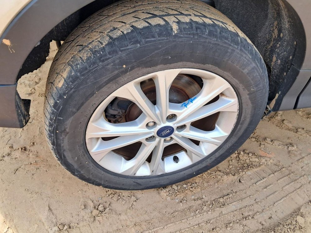 ESCAPE 2018 Glove Box 4753871