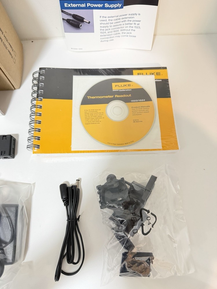 FLUKE 1524 REFERENCE THERMOMETER W/ PROBE & BAG (TESTED) FREE SHIPPING