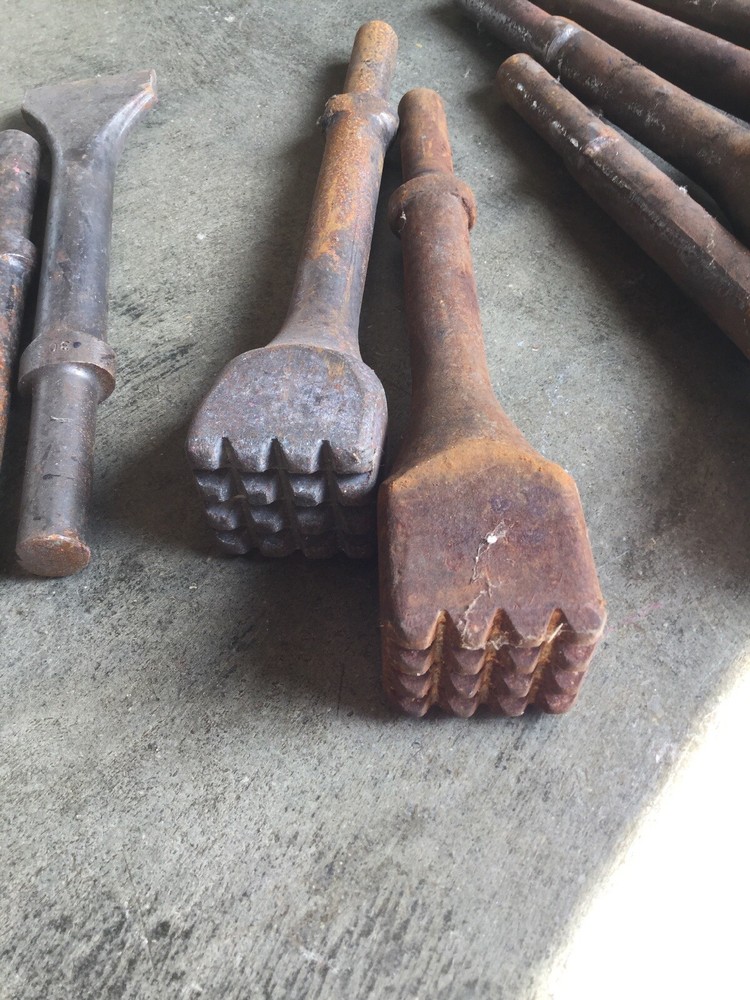 7 Bushing Bits & Chisels, SDS Max, Oval Lockong Mechanism