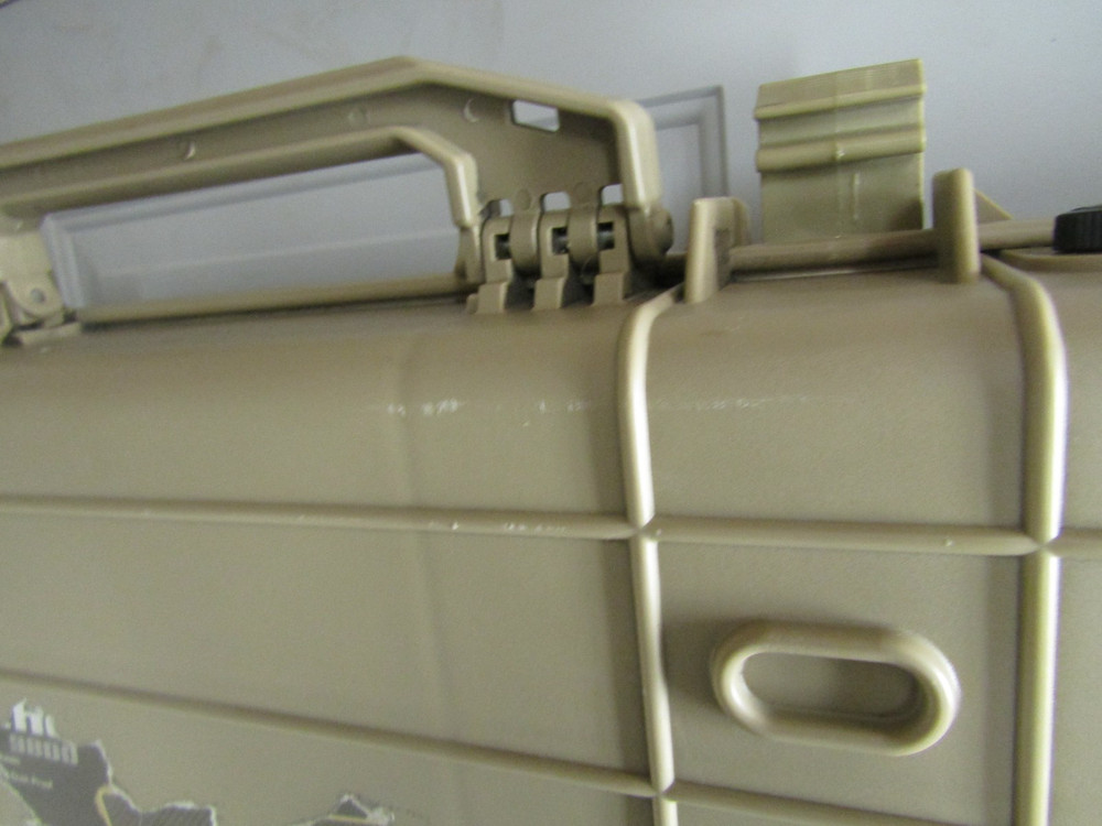 APACHE 9800 Weatherproof Protective Roller Case, Long, Tan