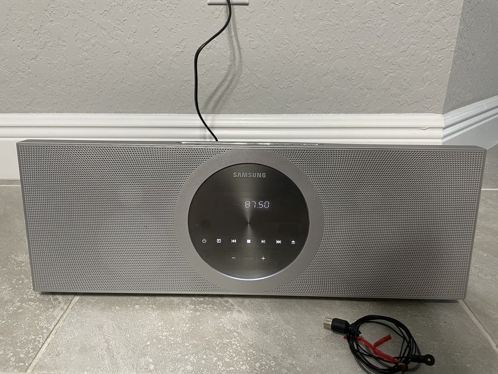 Samsung MM-D470D Micro System DVD CD FM Player ipod Dock *No remote control*