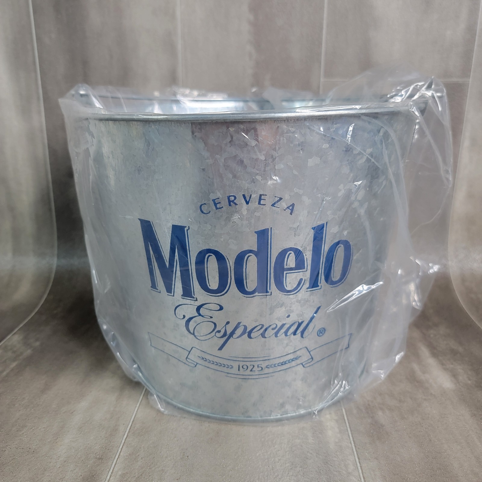 Modelo Especial Galvanized Steel Beer Bucket W/ Opener & Handle Man Cave Bar