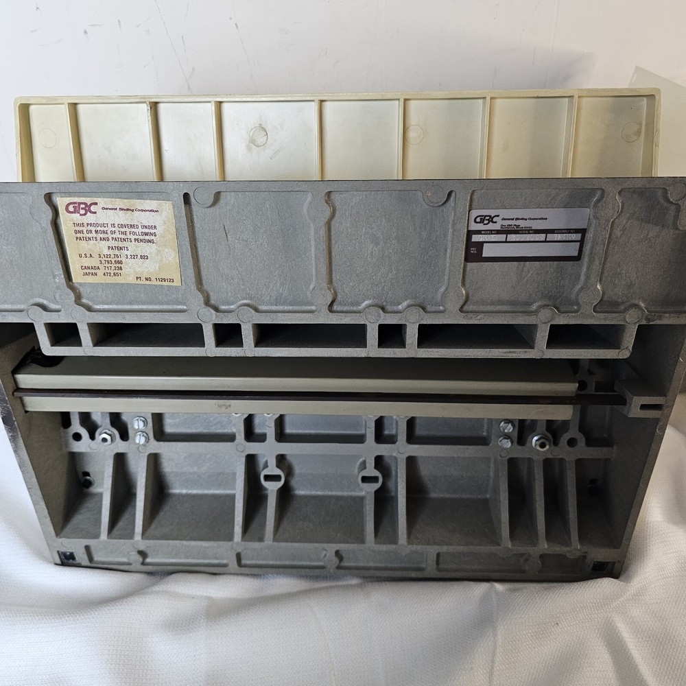GBC 450-KM Book Comb Binding Manual Machine + Presentation Covers, Pages