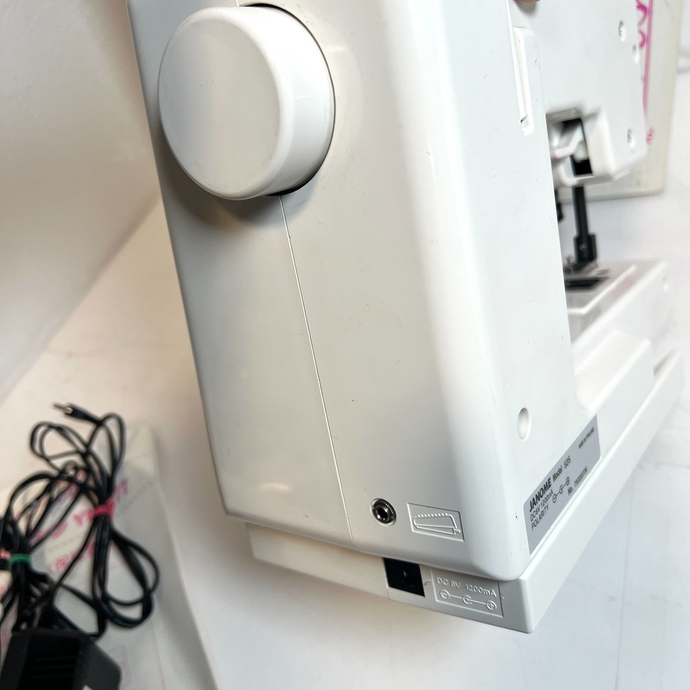 Janome Hello Kitty compact sewing machine YN-777 Operation confirmed Beginner JP