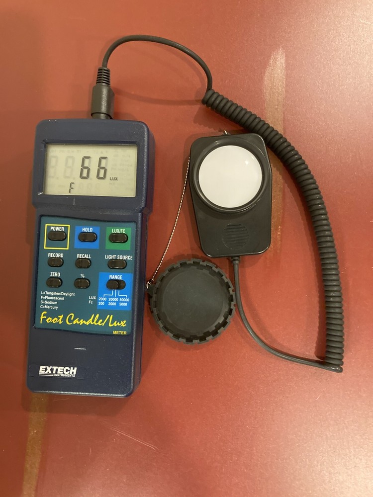 EXTECH LIGHT METER - 3 RANGES, 2 UNITS OF MEASURE, 4 SOURCE TYPES