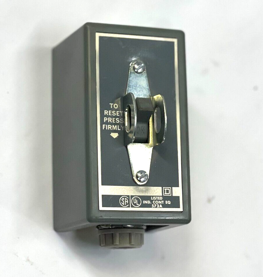 SQUARE D MANUAL MOTOR STARTER SWITCH 572A 30A 600VAC