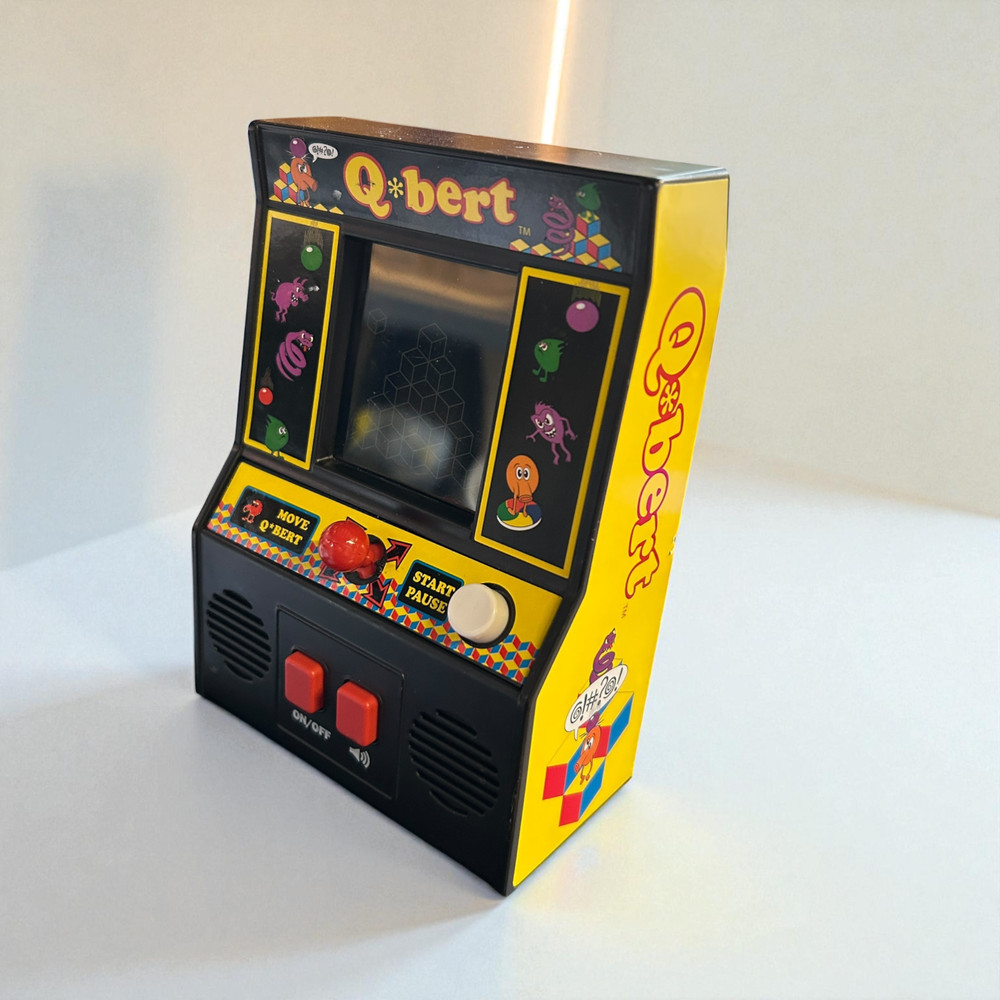 Q Bert By Basic Fun Arcade Classics - Retro Mini Arcade Game 2016 09549