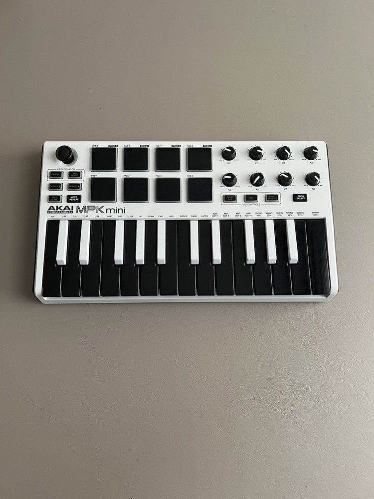 Akai MPK Mini MK3 Keyboard and Pad Controller