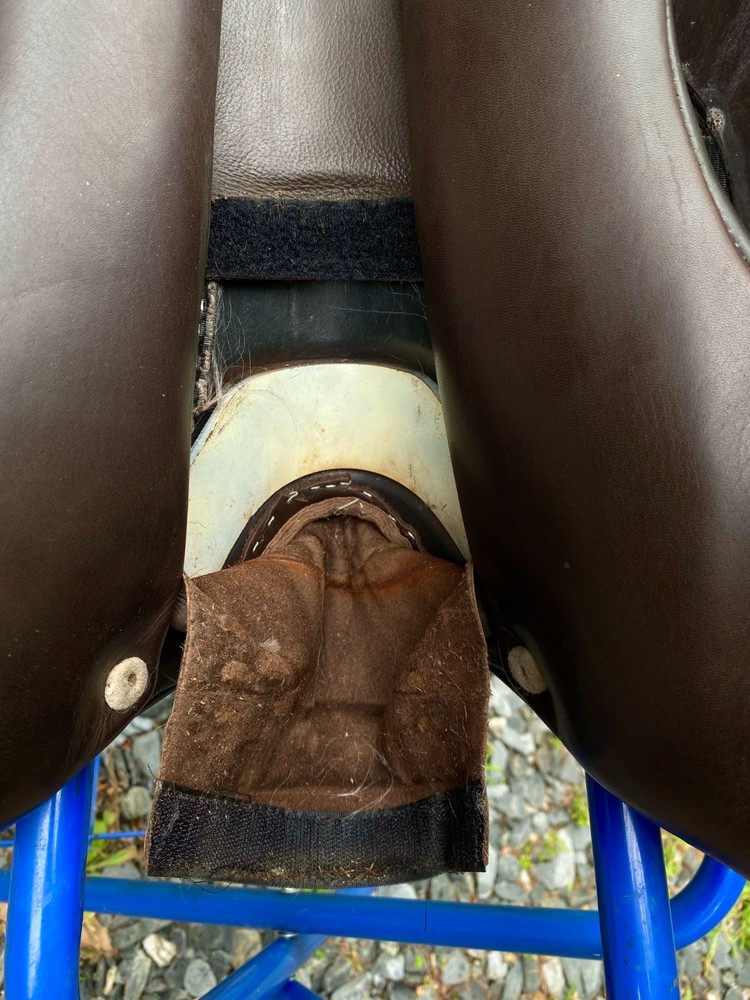 Close Contact / Jump Saddle, 17"