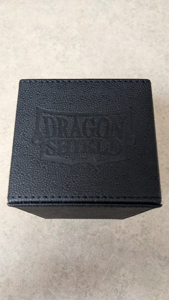 Dragon Shield Next 100 Deck Box Black and Red - Great condition! Commander!