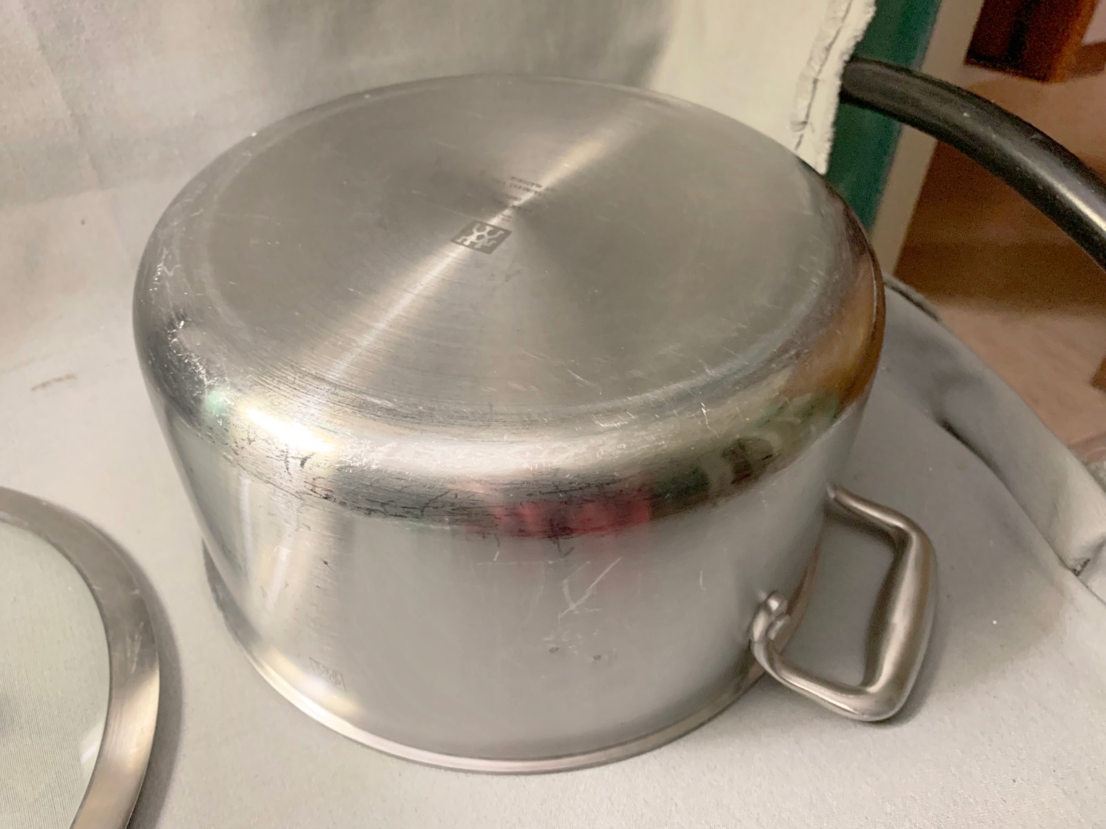 Zwilling J.A. Henckels 6 Qt. 10" 3 Ply 18/10 Stainless Steel Stock Pot Glass Lid