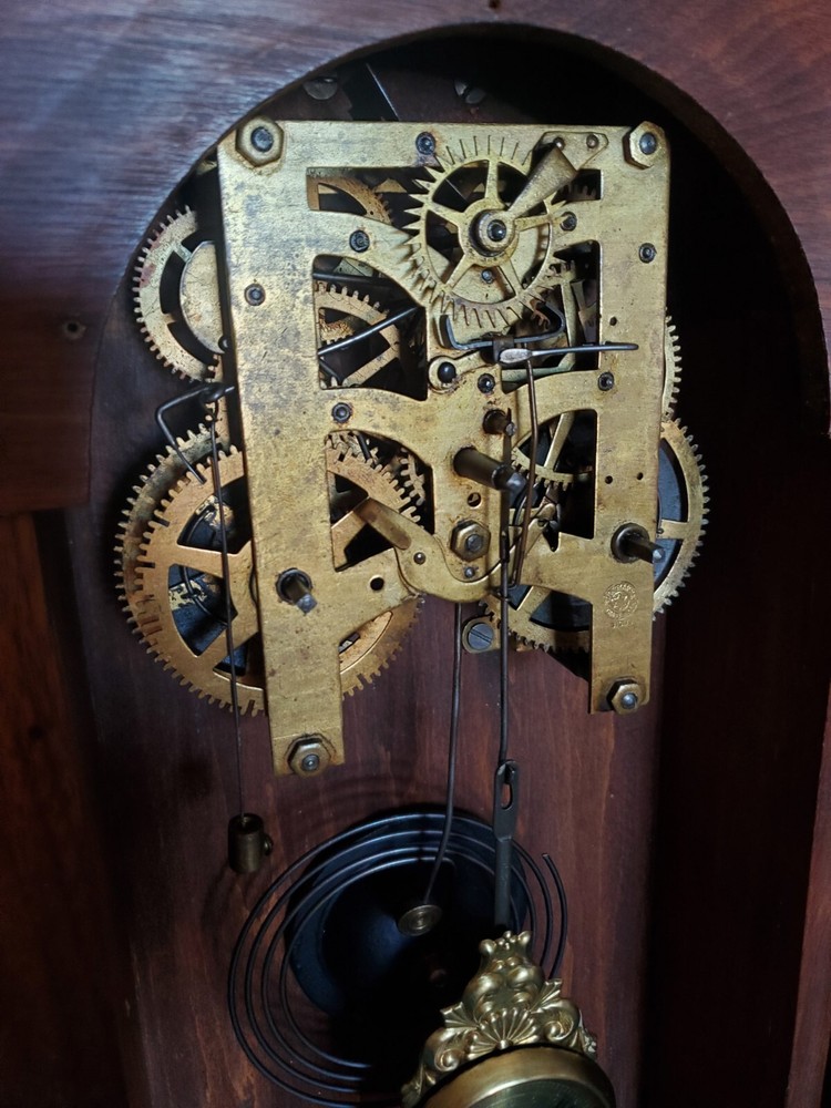 New haven clock Co. 8 day time & strike clock oak case with original finish Work