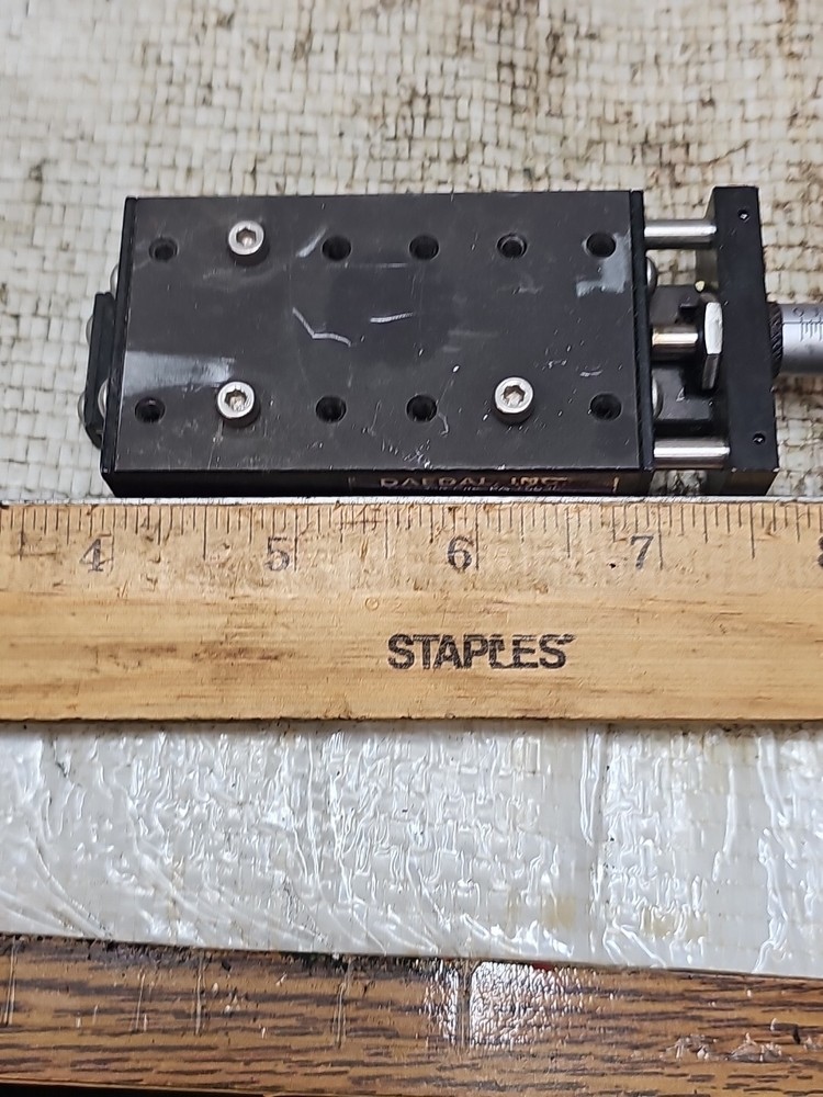 Daedal LINEAR POSITIONER STAGE Starrett Micrometer 1 Axis Ex Condition .5" Range