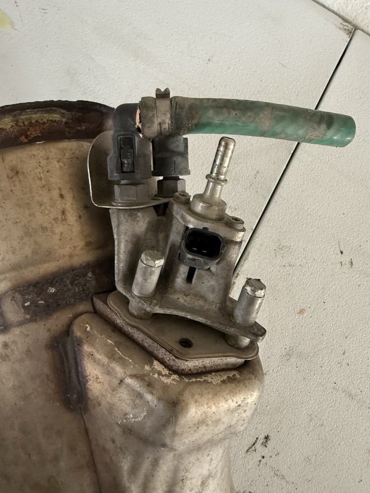 5271590 Decomposition tube for Cummins