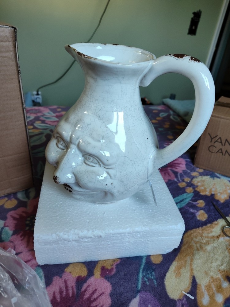 WHITE-FACED WATER POT SUPER CUTE