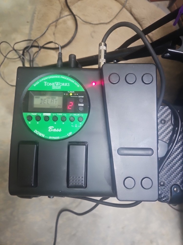 KORG ToneWorks AX1B Bass Multi Effect Processor Pedal + POWER SUPPLY