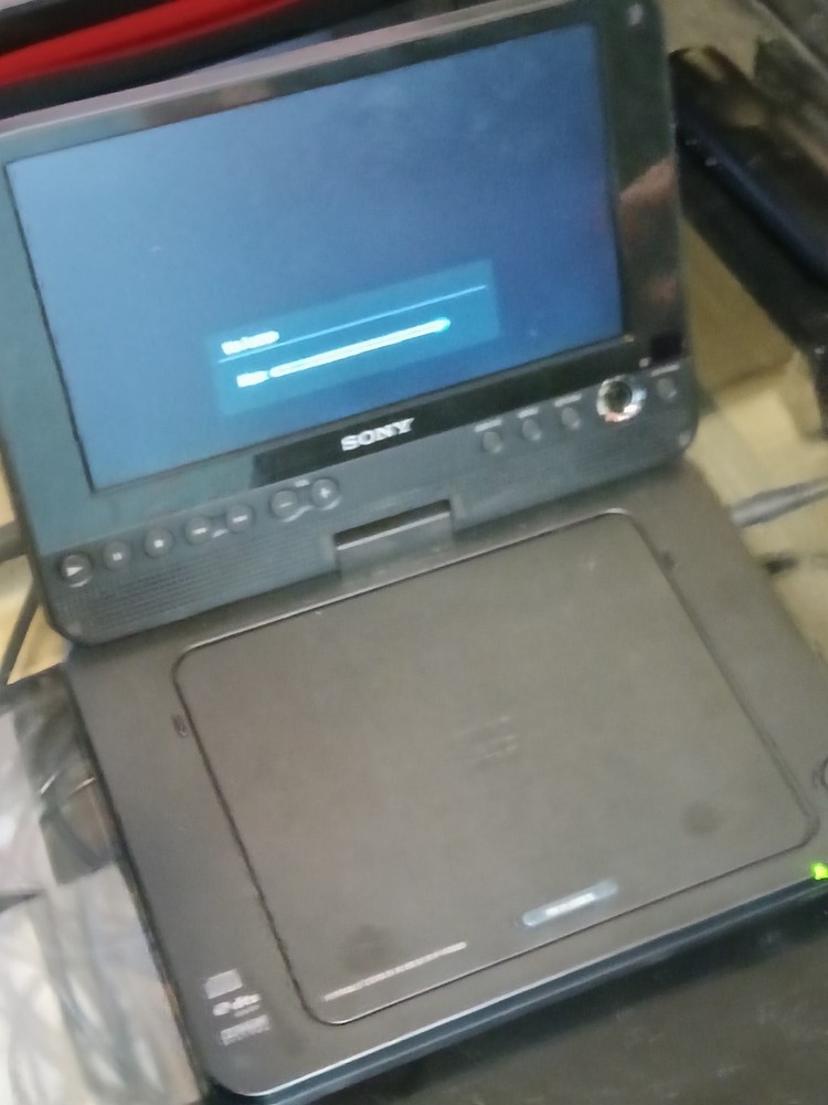 DVP-FX811 Portable DVD Player