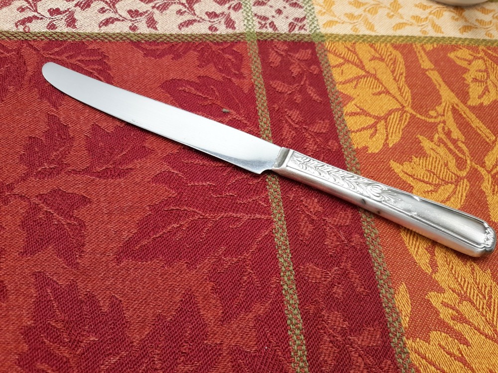 Rogers Stainless Dinner Knives Wheat Flower Pattern