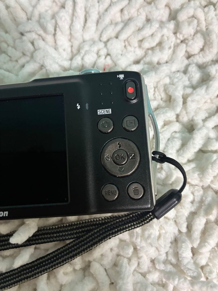 Nikon COOLPIX S3300 Silver Compact Digital Camera Tested with Accessories