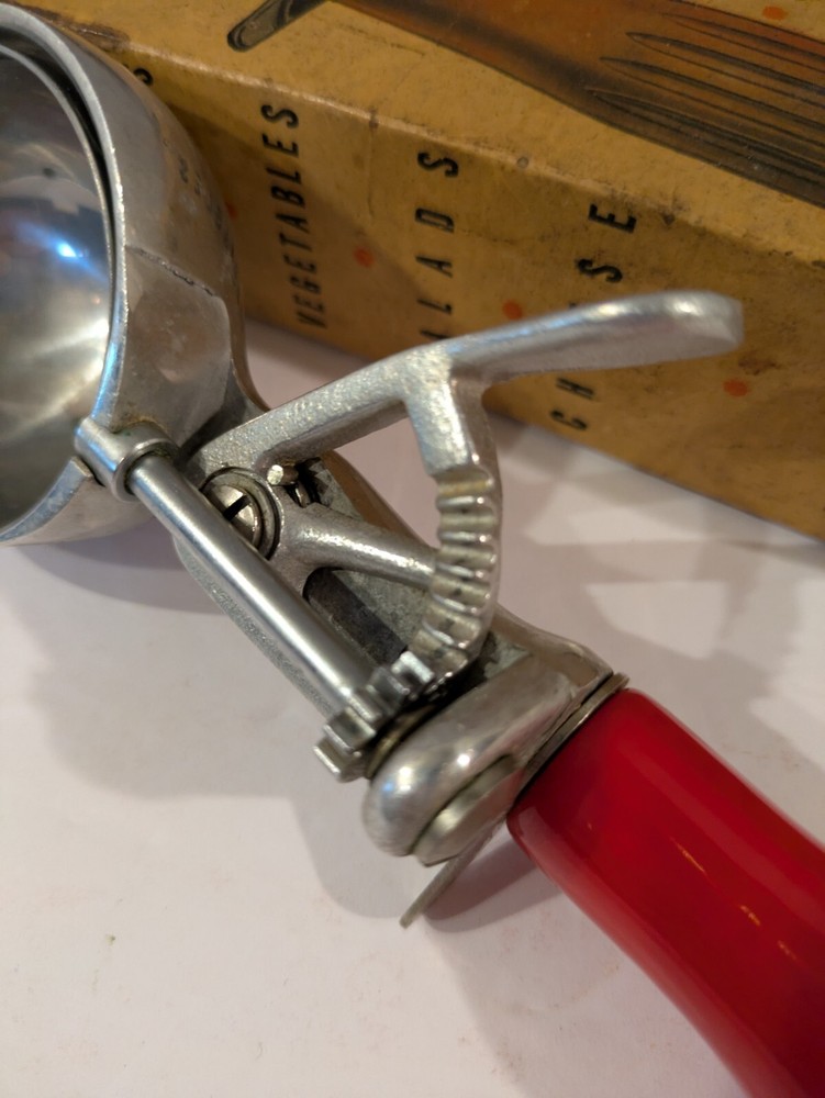 Peerless Red Plastic Handled Ice Cream Scoop With Original Box