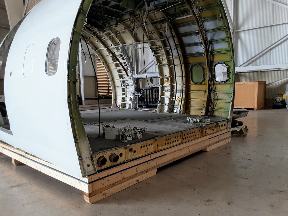 MD90 Aircraft, airplane fuselage sections