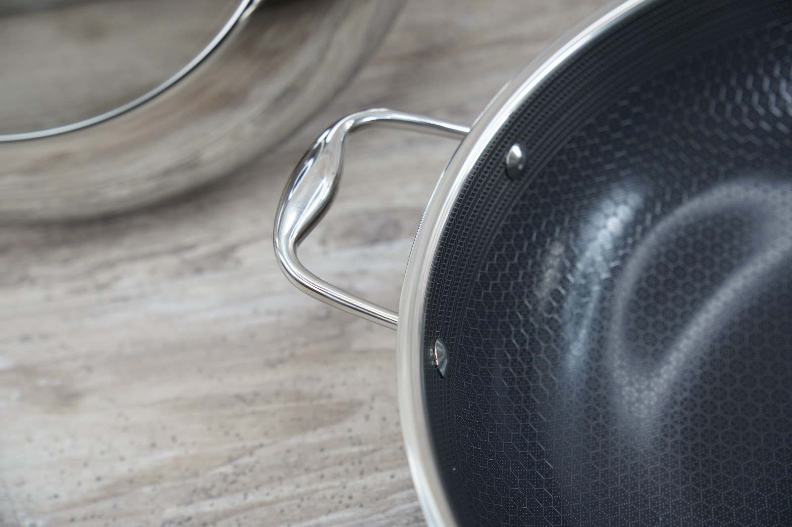 HexClad Hybrid Nonstick 14" Inch Wok W/ Stainless Steel Lid #7551