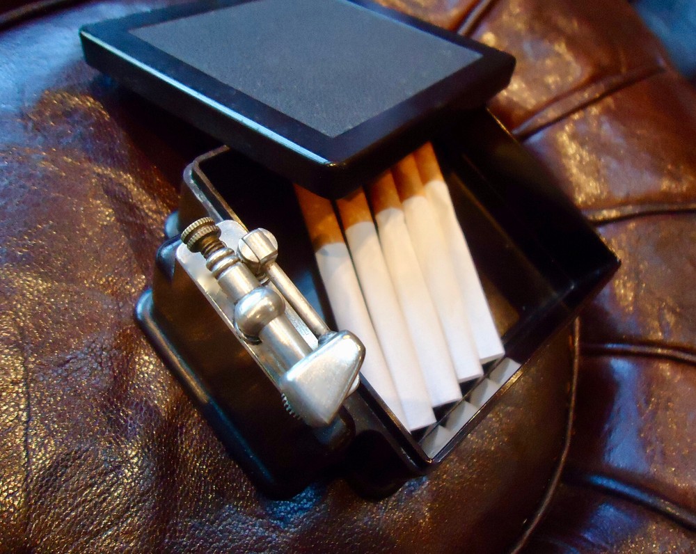 Parker Beacon Lighter & Cigarette Case Combination - Bakelite - Dunhill
