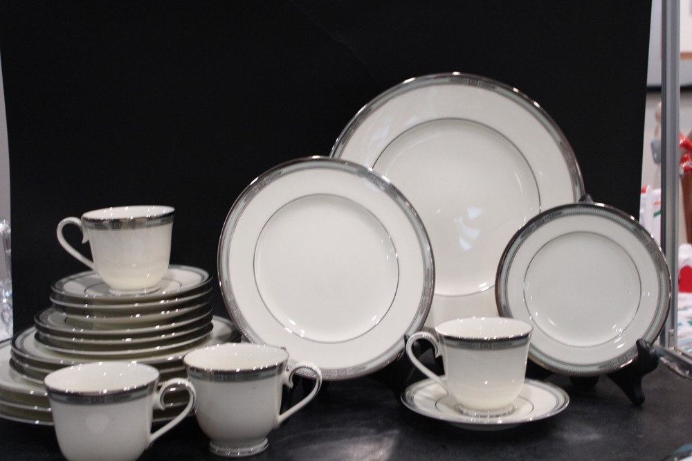 Noritake Fullerton 4 - 5 Pieces Setting 20 Pieces
