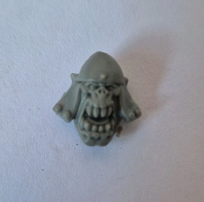 Warhammer Orcs & Goblins bits Orc Boyz Head
