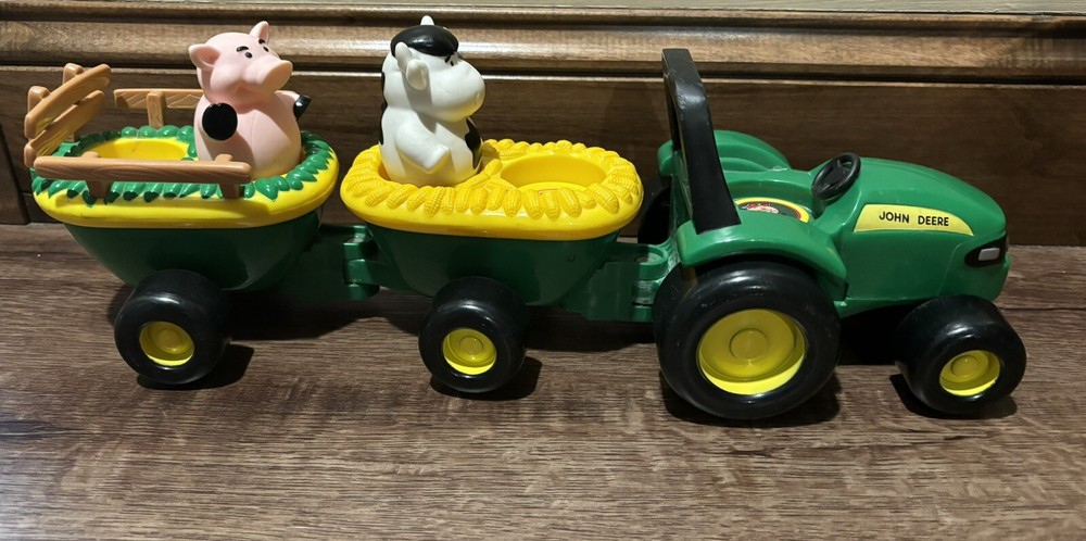 John Deere Barnyard Tractor With 2 Haulers. 2 Animals