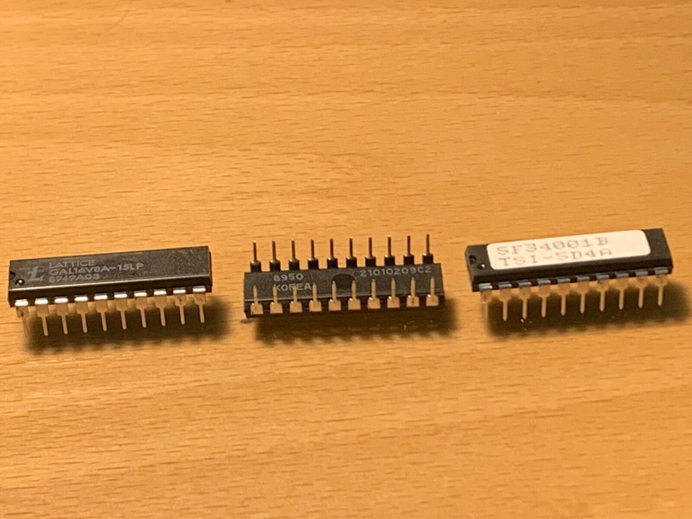 Lattice - GAL16V8A-15LP - RE-PROGRAMMABLE CPLD IC, DIP-20.