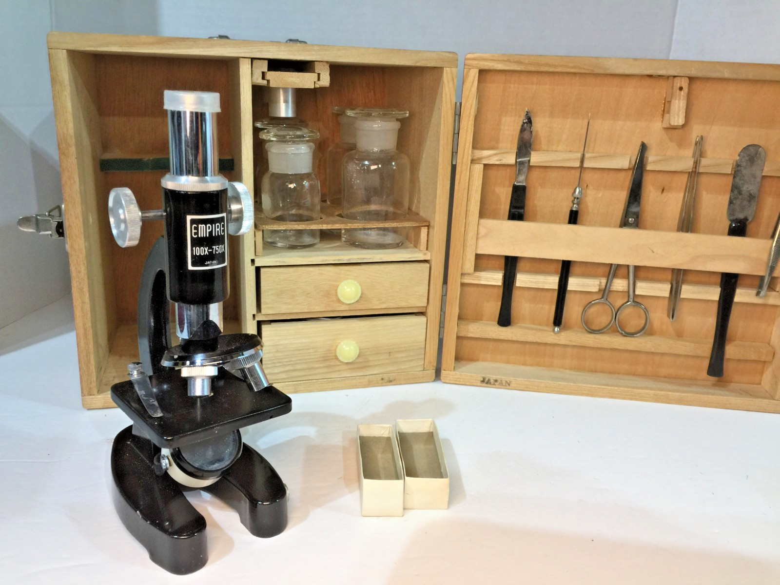 Vtg Empire Microscope & Laboratory 750 Power Illuminated W/Case, Equip. Untested