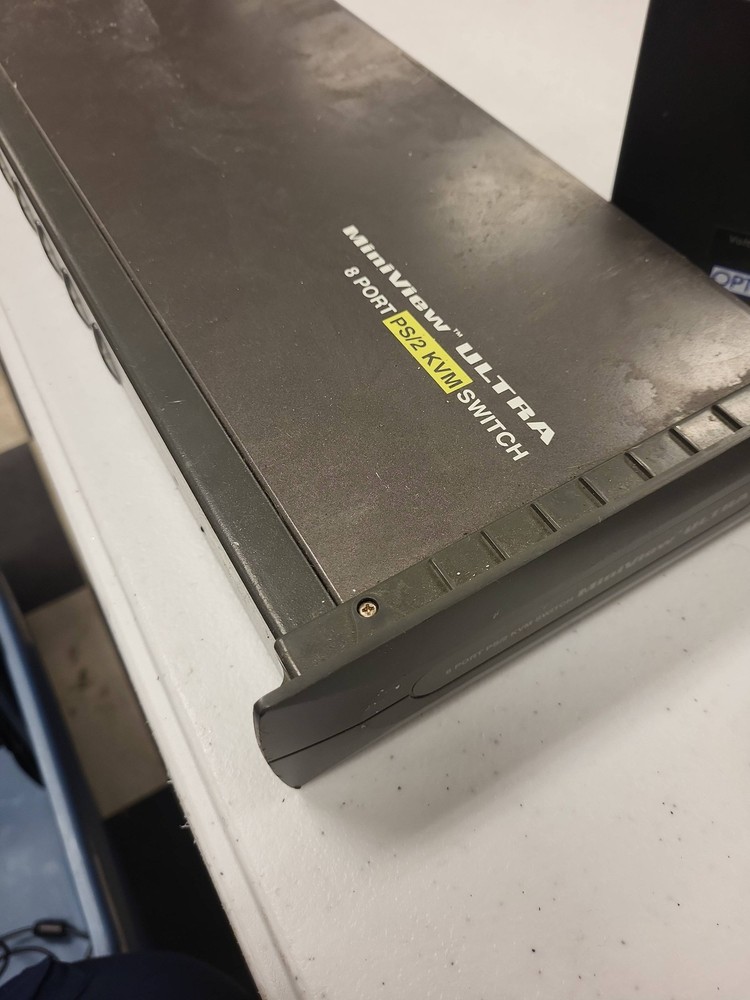 IOGEAR Miniview Ultra KVM Switch 8 Port PS/2 Model GCS108 Computer Server