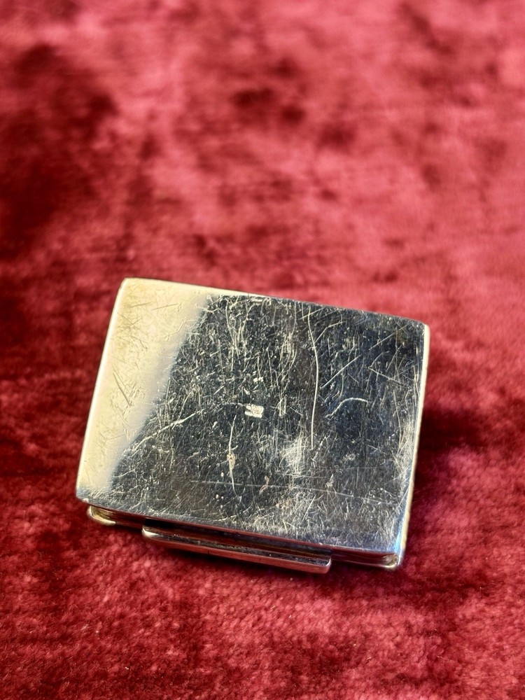 A Gorgeous Solid Silver & Onyx Hallmarked Pill Box. Birmingham